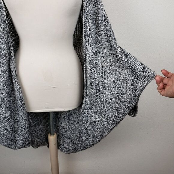 Active USA oversized slouchy knit cocoon shrug - Picture 7 of 7